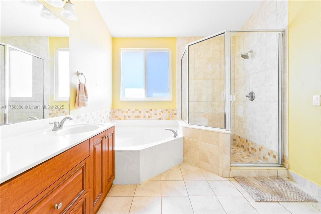 Недавно продано: $1,199,900 (5 спален, 3 ванн, 2704 Квадратных фут)