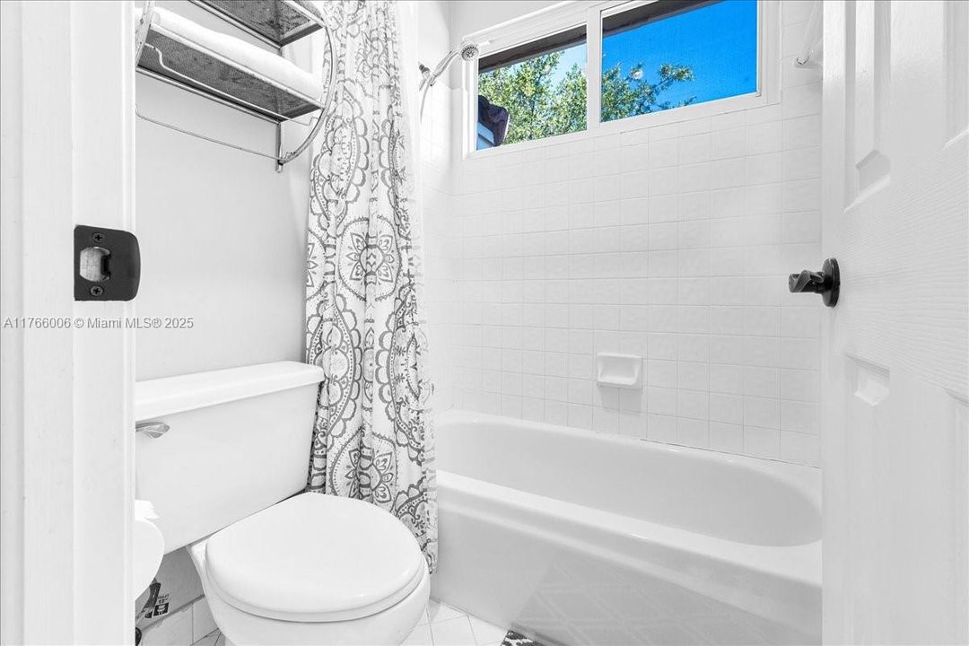 Недавно продано: $1,199,900 (5 спален, 3 ванн, 2704 Квадратных фут)