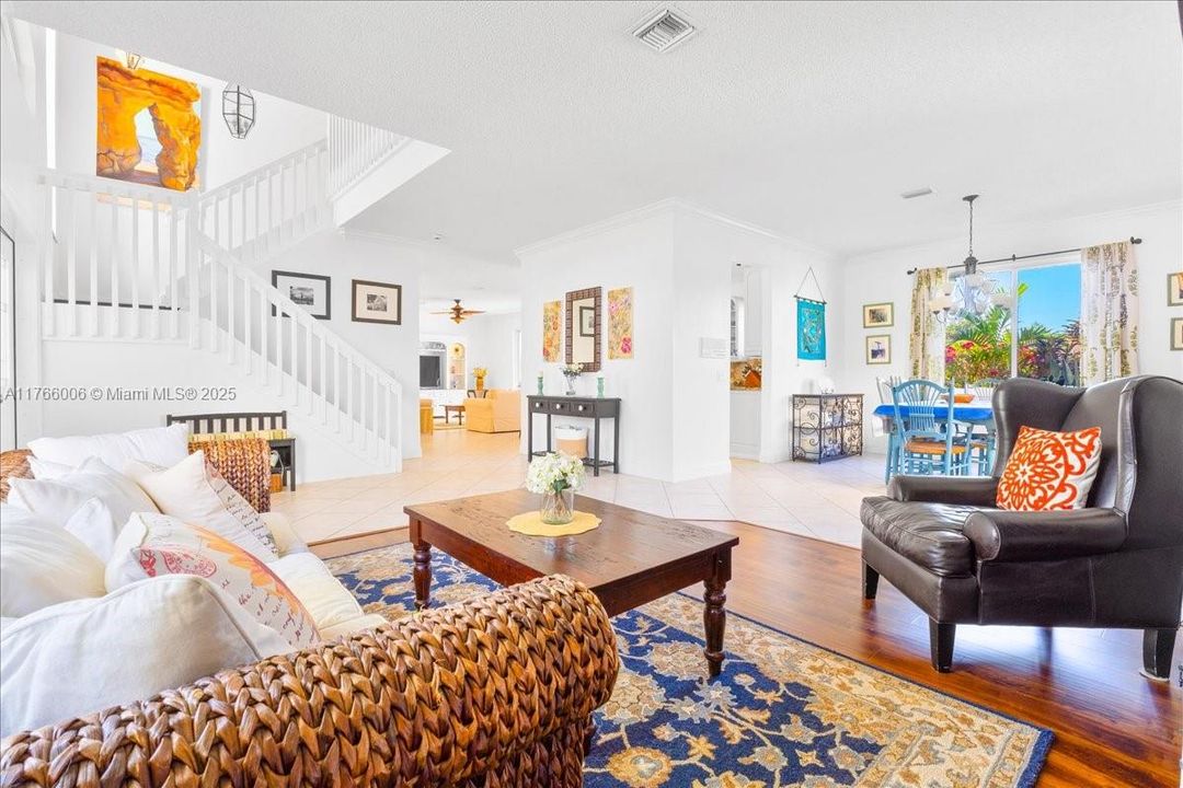 Недавно продано: $1,199,900 (5 спален, 3 ванн, 2704 Квадратных фут)