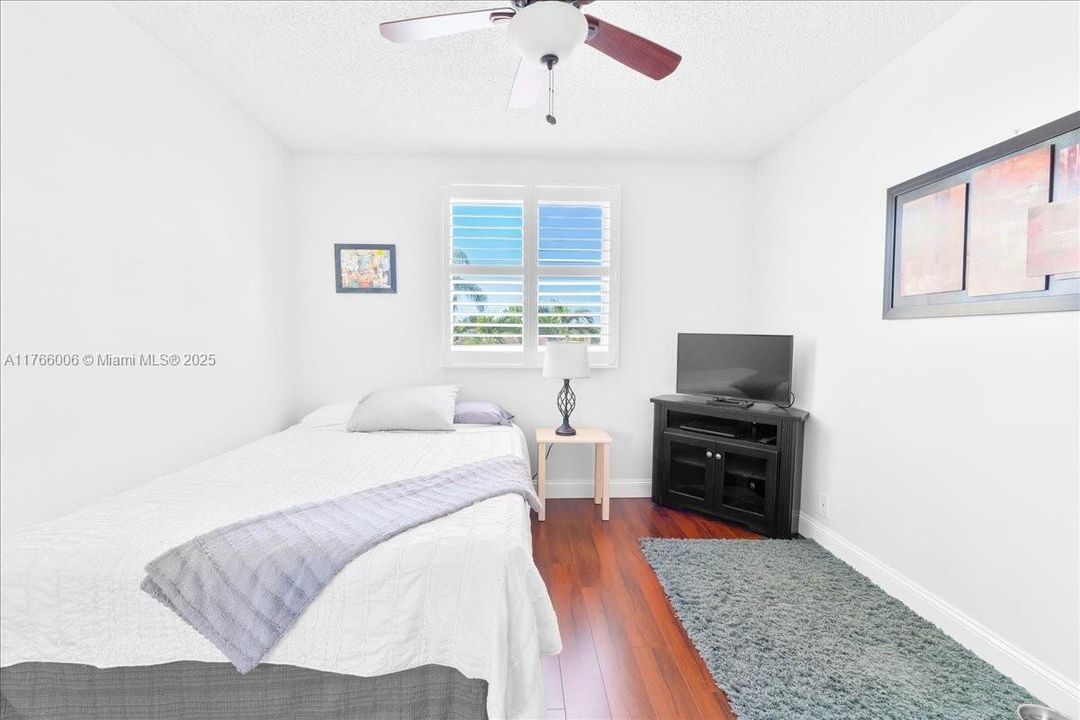 Недавно продано: $1,199,900 (5 спален, 3 ванн, 2704 Квадратных фут)