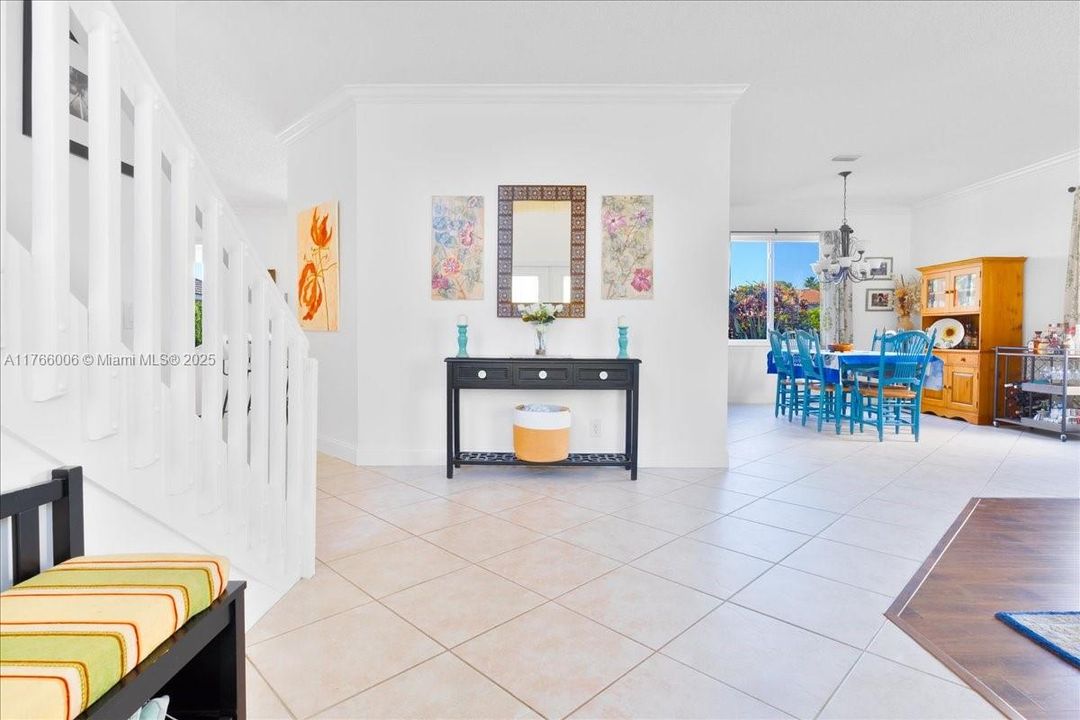 Недавно продано: $1,199,900 (5 спален, 3 ванн, 2704 Квадратных фут)