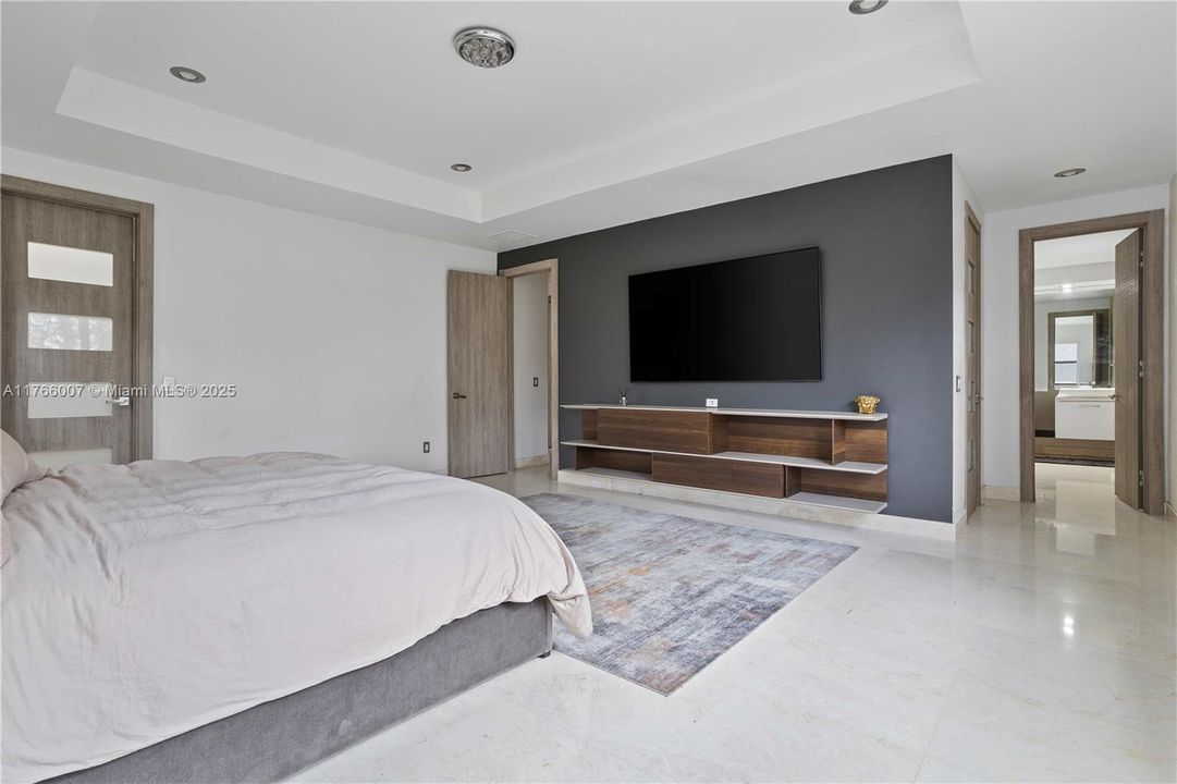 Под контрактом: $1,199,000 (5 спален, 4 ванн, 3820 Квадратных фут)