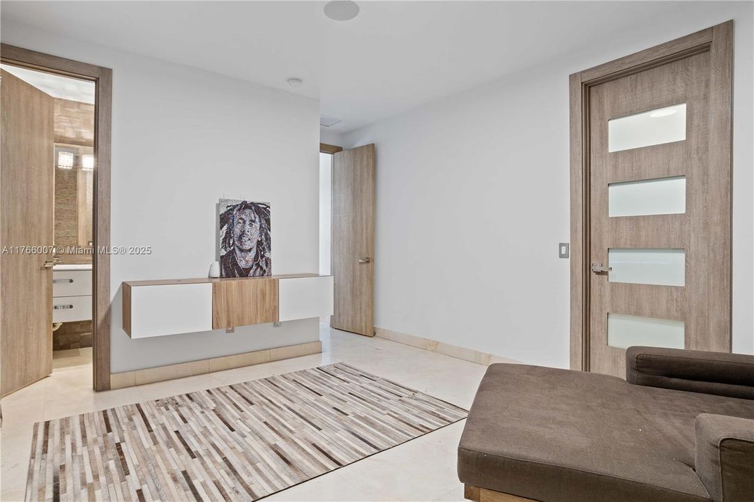 Под контрактом: $1,199,000 (5 спален, 4 ванн, 3820 Квадратных фут)