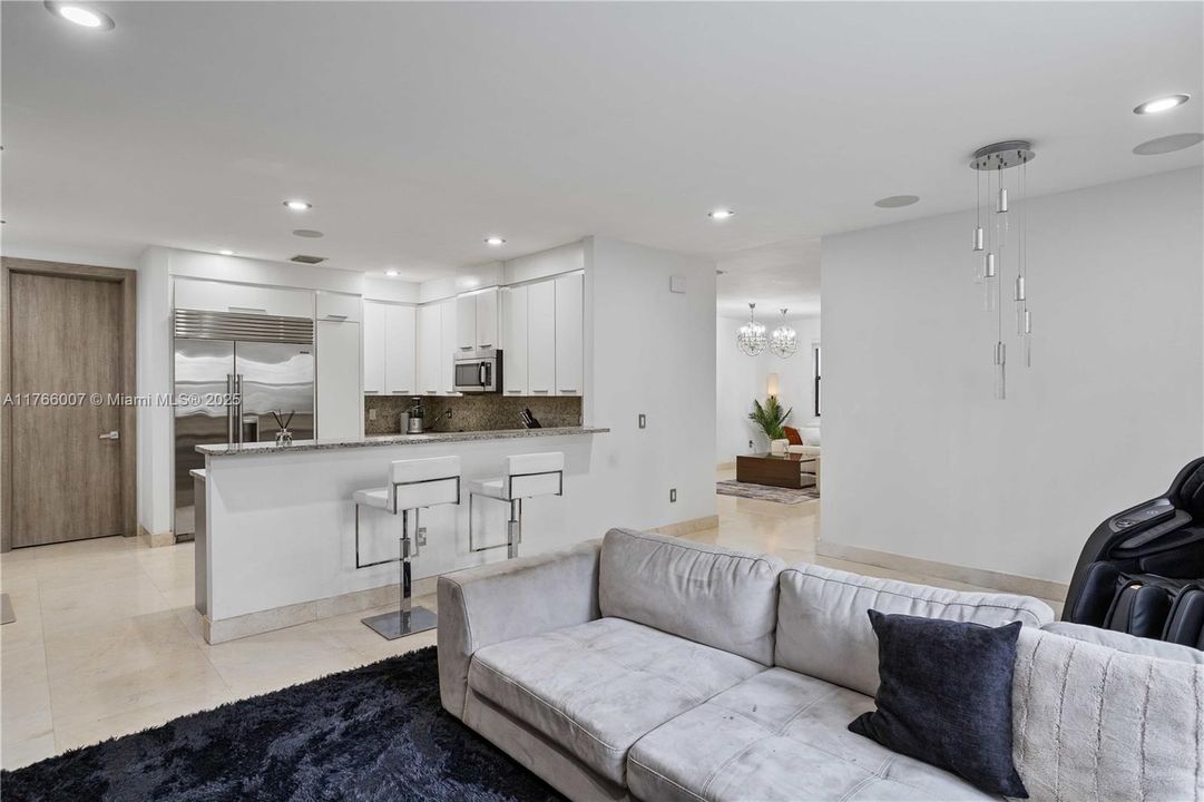 Под контрактом: $1,199,000 (5 спален, 4 ванн, 3820 Квадратных фут)