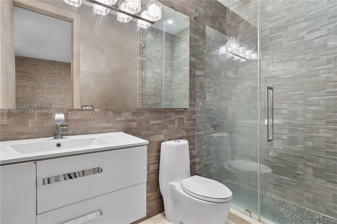 Под контрактом: $1,199,000 (5 спален, 4 ванн, 3820 Квадратных фут)