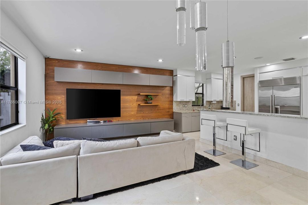 Под контрактом: $1,199,000 (5 спален, 4 ванн, 3820 Квадратных фут)