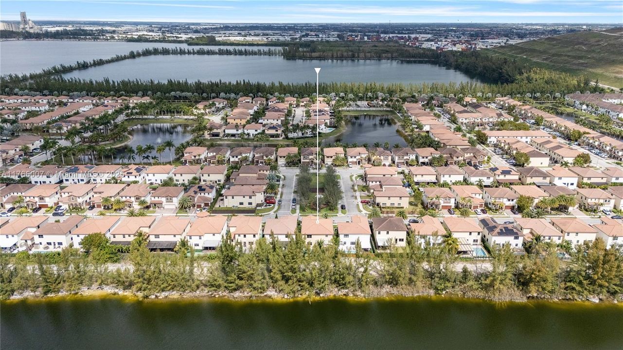 Под контрактом: $1,199,000 (5 спален, 4 ванн, 3820 Квадратных фут)