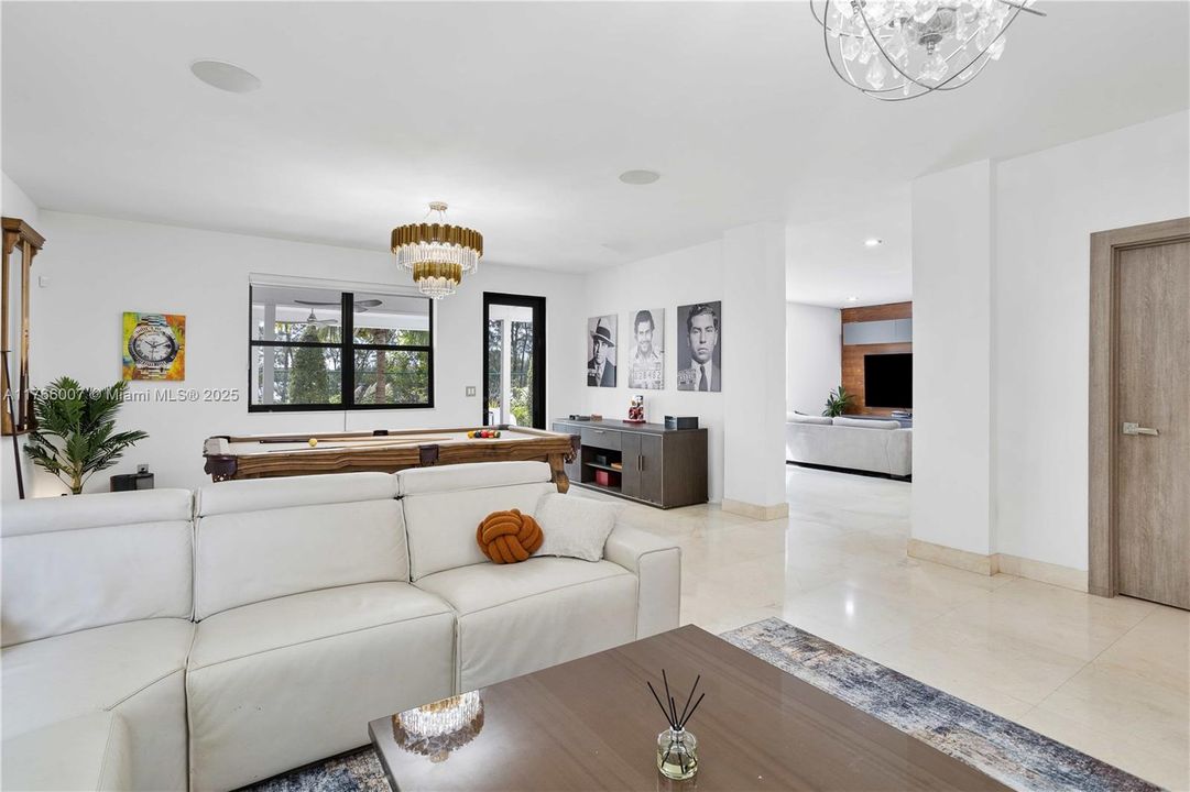 Под контрактом: $1,199,000 (5 спален, 4 ванн, 3820 Квадратных фут)