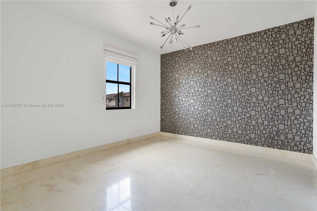 Под контрактом: $1,199,000 (5 спален, 4 ванн, 3820 Квадратных фут)