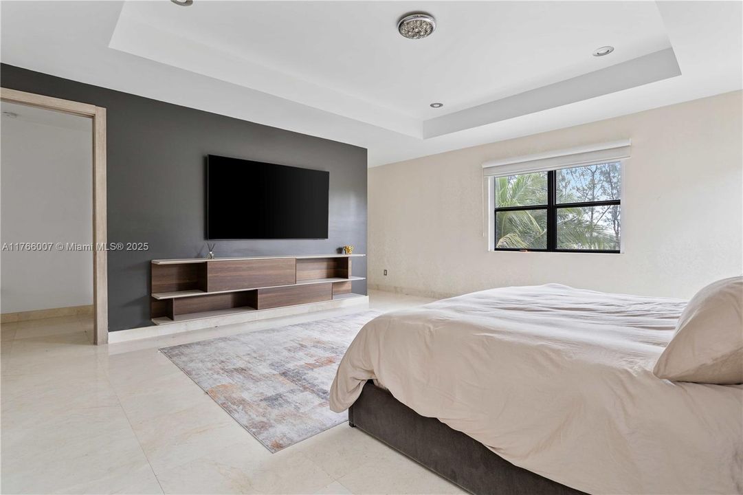 Под контрактом: $1,199,000 (5 спален, 4 ванн, 3820 Квадратных фут)