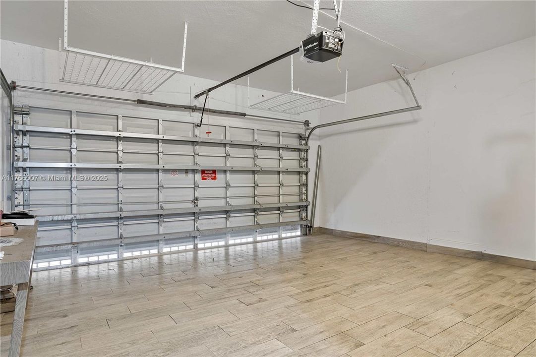 Под контрактом: $1,199,000 (5 спален, 4 ванн, 3820 Квадратных фут)