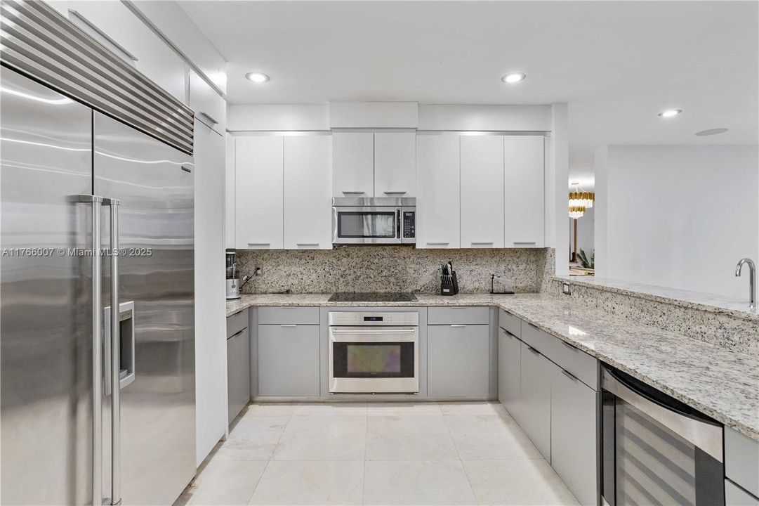 Под контрактом: $1,199,000 (5 спален, 4 ванн, 3820 Квадратных фут)