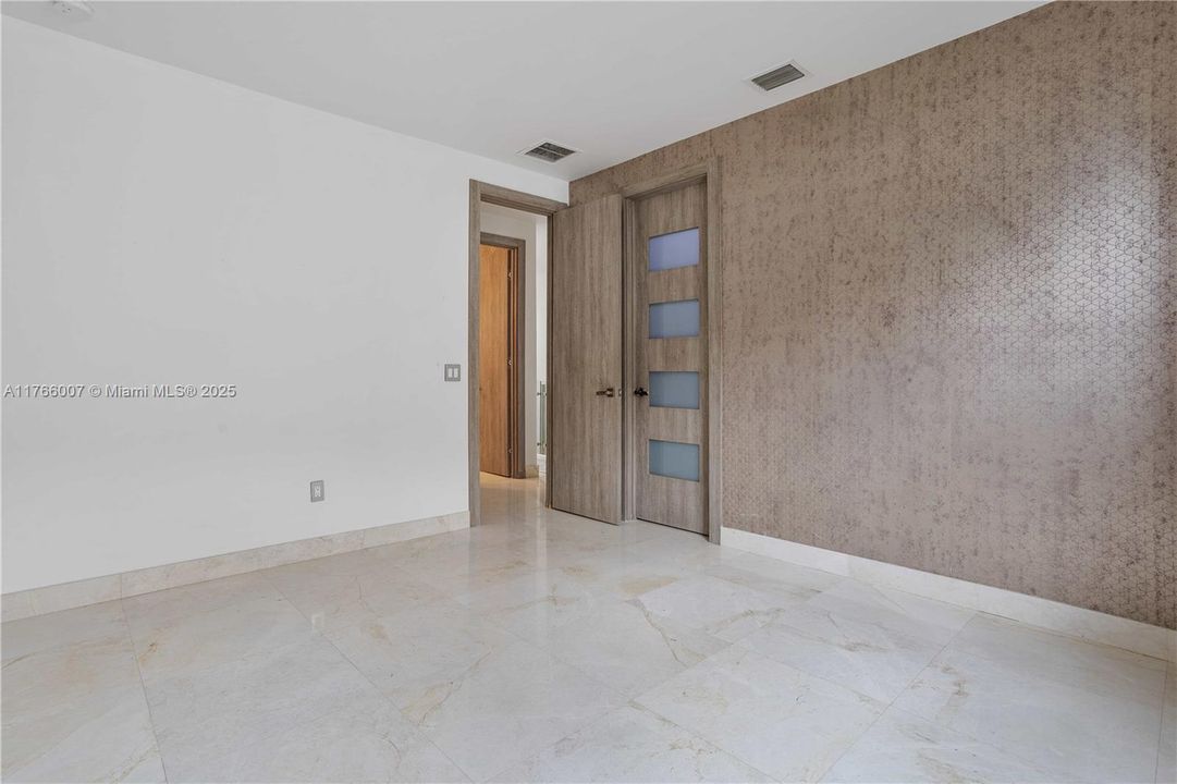 Под контрактом: $1,199,000 (5 спален, 4 ванн, 3820 Квадратных фут)