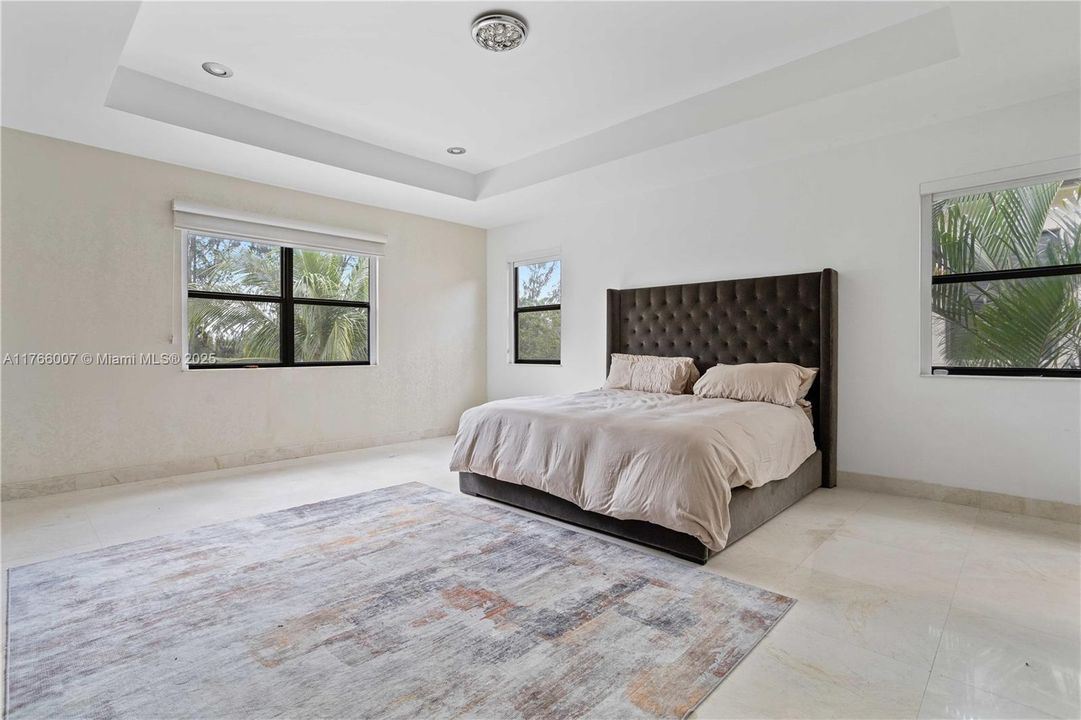 Под контрактом: $1,199,000 (5 спален, 4 ванн, 3820 Квадратных фут)