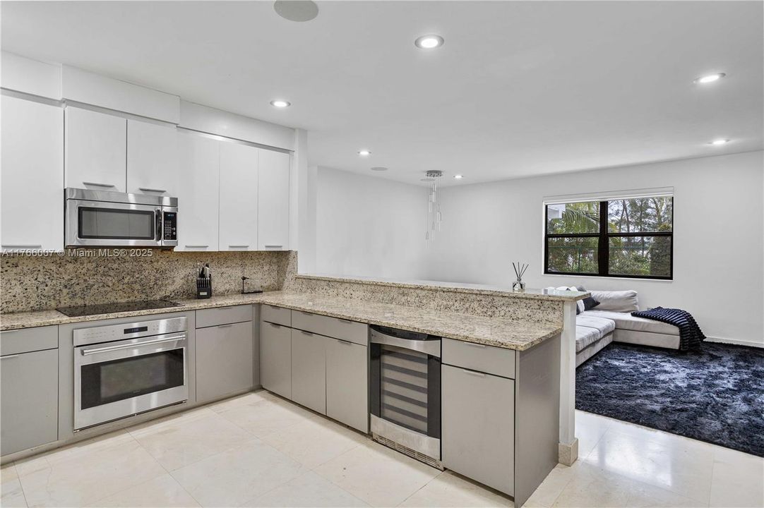 Под контрактом: $1,199,000 (5 спален, 4 ванн, 3820 Квадратных фут)