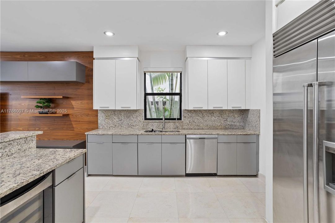 Под контрактом: $1,199,000 (5 спален, 4 ванн, 3820 Квадратных фут)