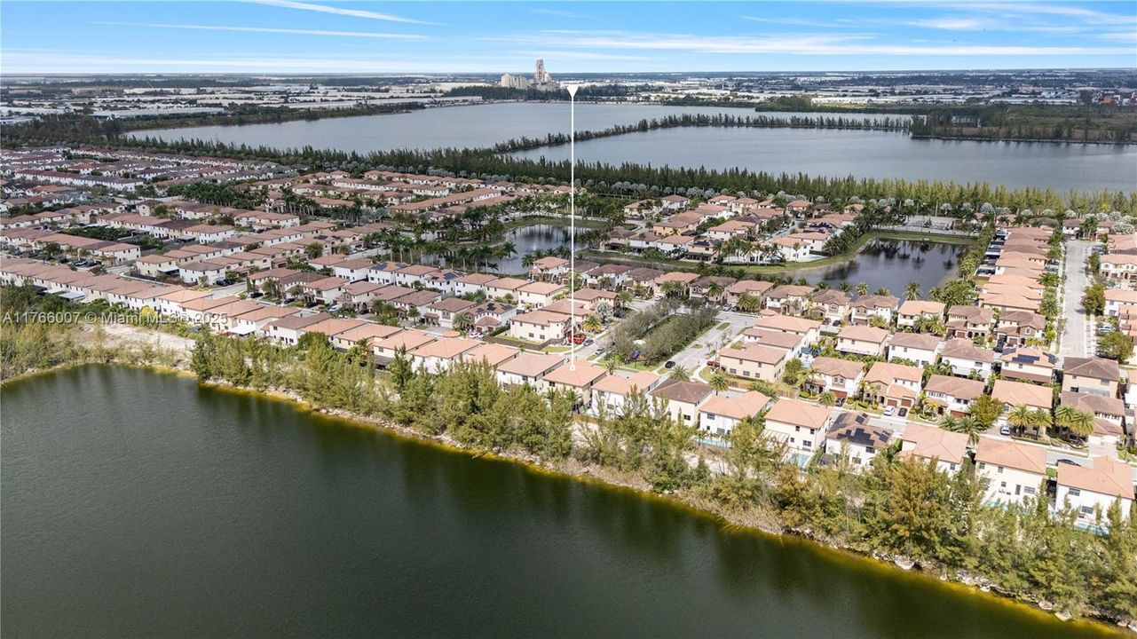 Под контрактом: $1,199,000 (5 спален, 4 ванн, 3820 Квадратных фут)