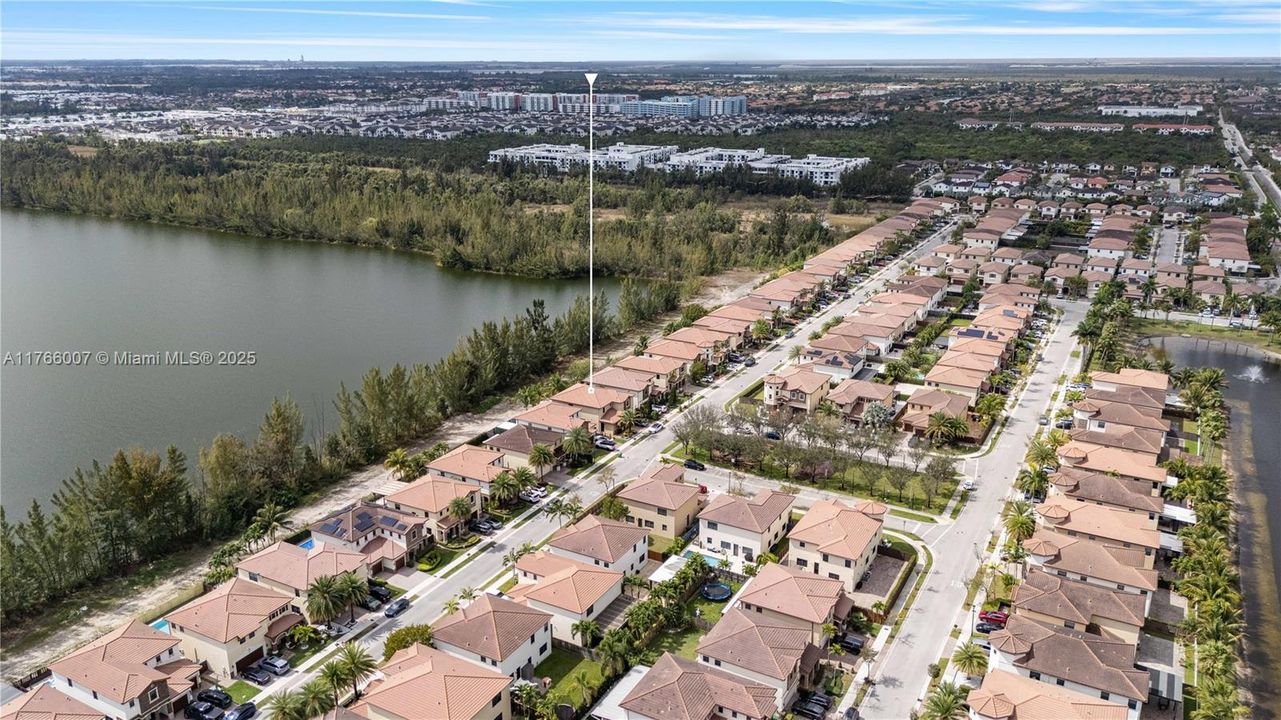 Под контрактом: $1,199,000 (5 спален, 4 ванн, 3820 Квадратных фут)