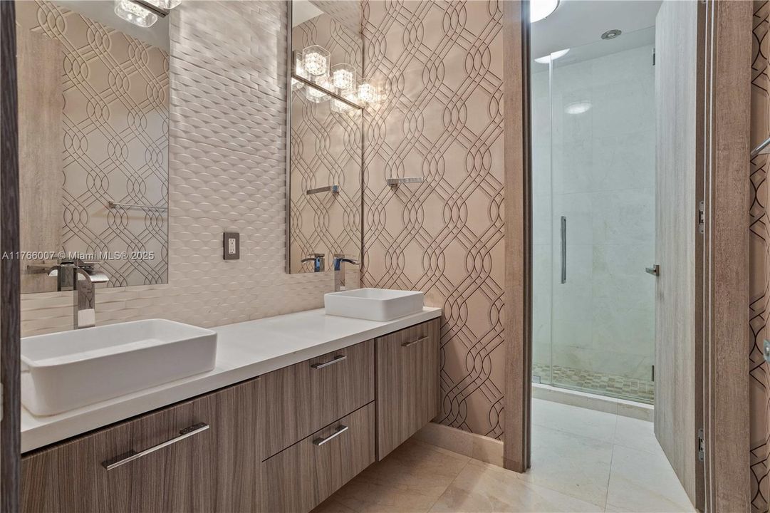 Под контрактом: $1,199,000 (5 спален, 4 ванн, 3820 Квадратных фут)