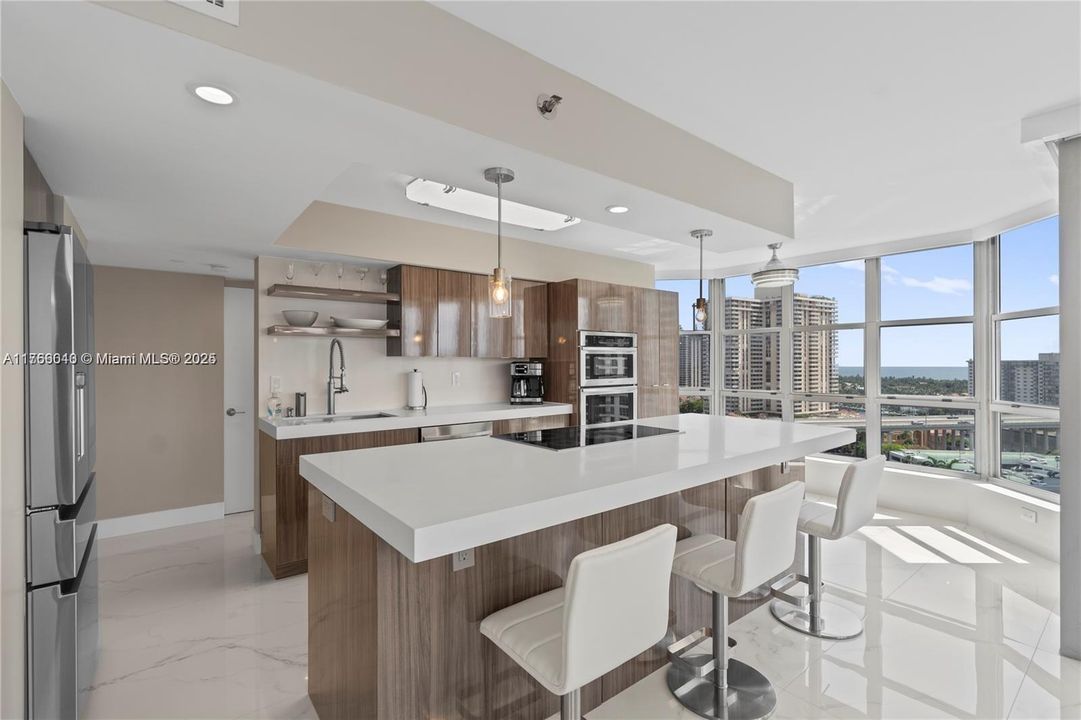 Недавно продано: $699,000 (2 спален, 2 ванн, 1353 Квадратных фут)