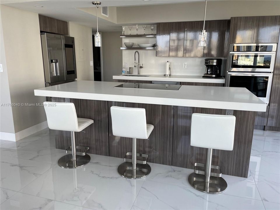 Недавно продано: $699,000 (2 спален, 2 ванн, 1353 Квадратных фут)