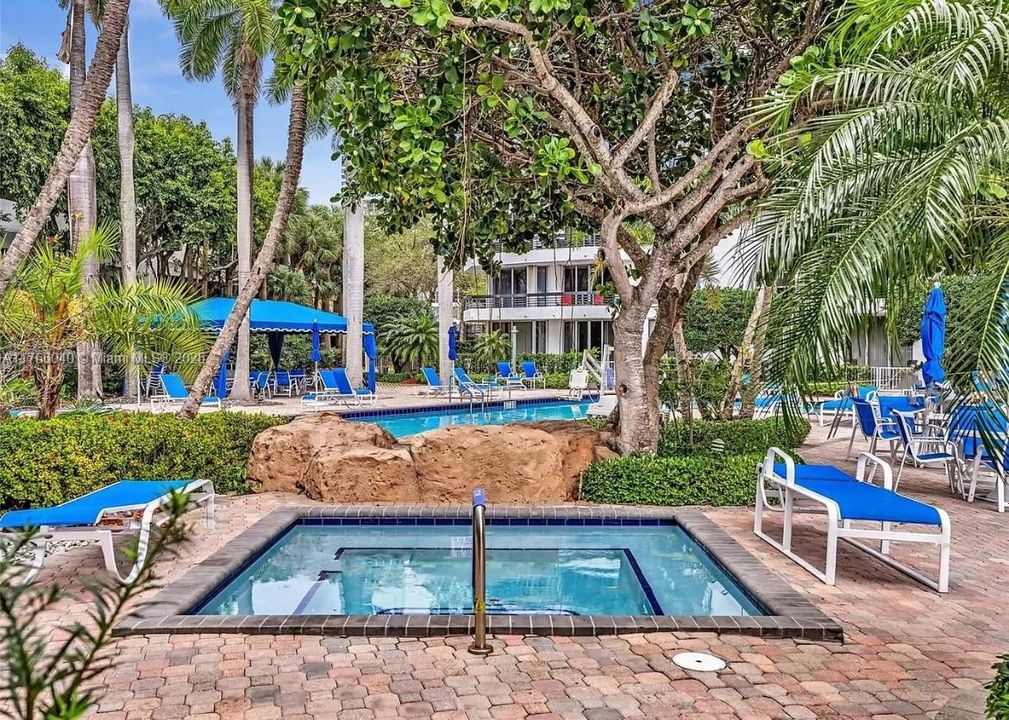 Недавно продано: $699,000 (2 спален, 2 ванн, 1353 Квадратных фут)