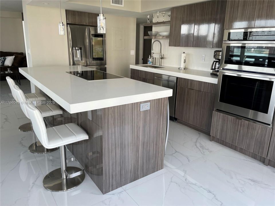 Недавно продано: $699,000 (2 спален, 2 ванн, 1353 Квадратных фут)