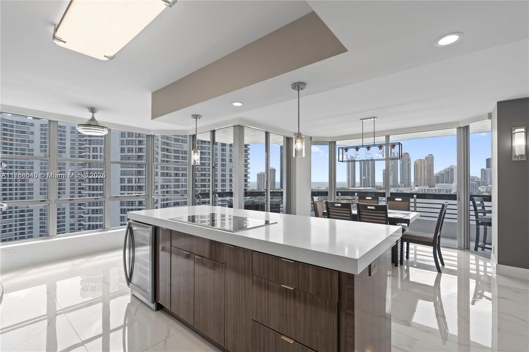 Недавно продано: $699,000 (2 спален, 2 ванн, 1353 Квадратных фут)