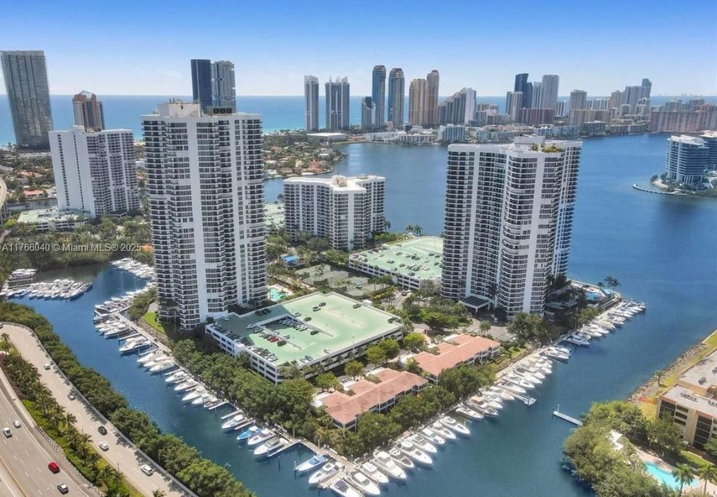 Недавно продано: $699,000 (2 спален, 2 ванн, 1353 Квадратных фут)