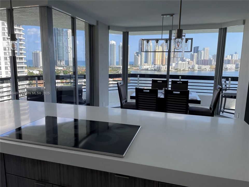 Недавно продано: $699,000 (2 спален, 2 ванн, 1353 Квадратных фут)