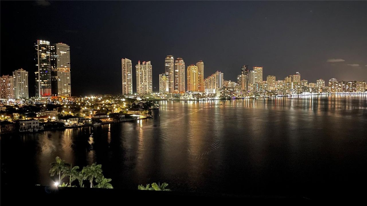 Недавно продано: $699,000 (2 спален, 2 ванн, 1353 Квадратных фут)