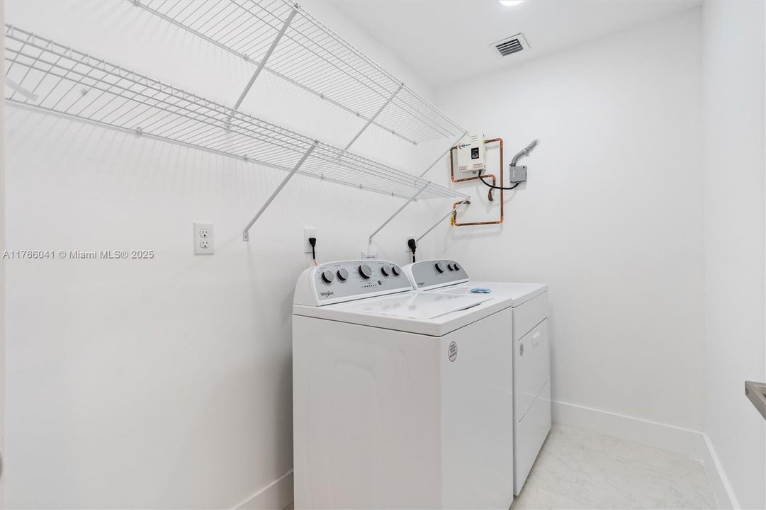 待售: $1,189,000 (0 贝兹, 0 浴室, 3232 平方英尺)