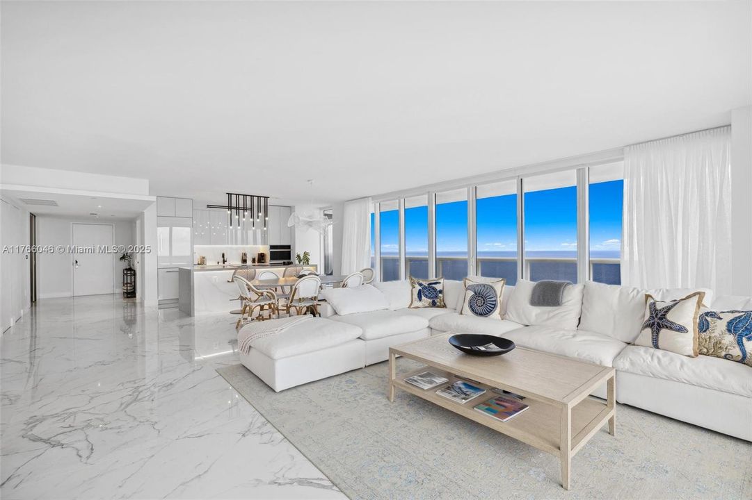 合同活跃: $2,800,000 (3 贝兹, 3 浴室, 2065 平方英尺)