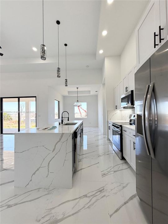 На продажу: $405,000 (3 спален, 2 ванн, 1739 Квадратных фут)