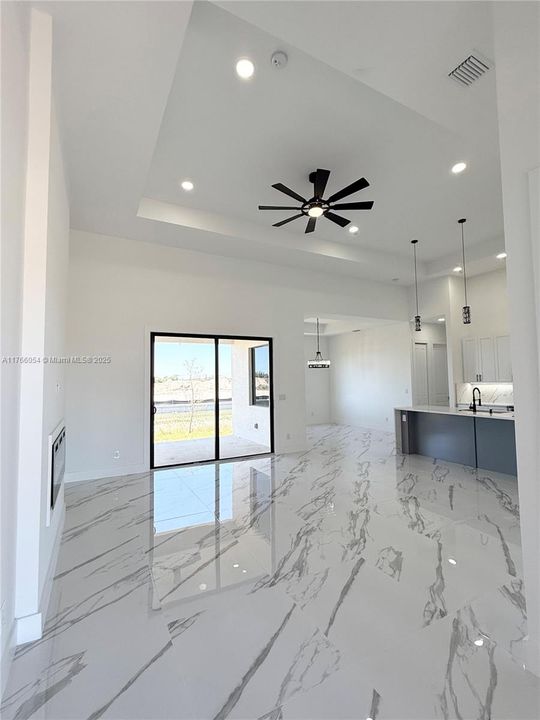 На продажу: $405,000 (3 спален, 2 ванн, 1739 Квадратных фут)