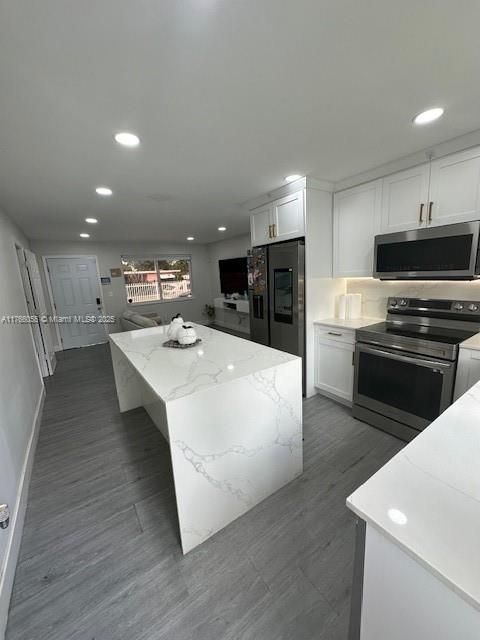 最近售出: $420,000 (3 贝兹, 2 浴室, 910 平方英尺)