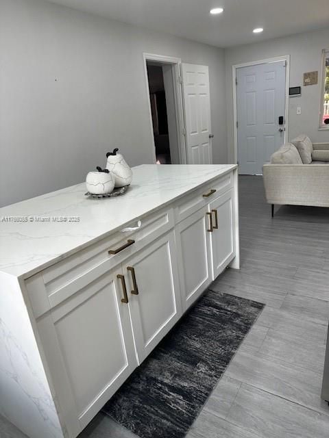 最近售出: $420,000 (3 贝兹, 2 浴室, 910 平方英尺)