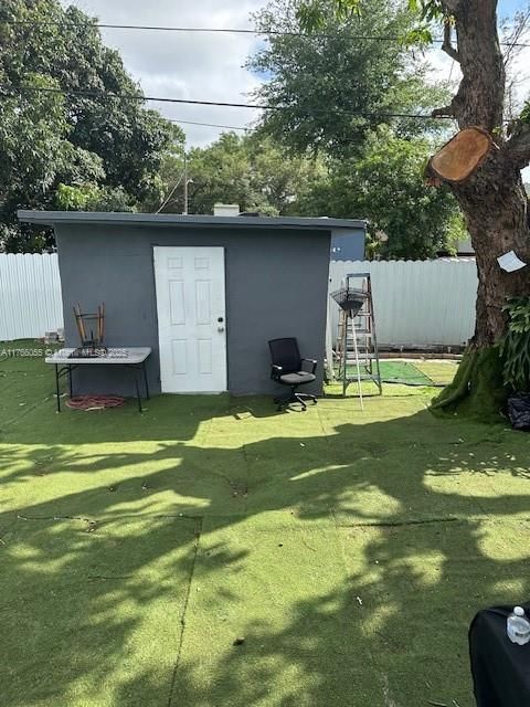 最近售出: $420,000 (3 贝兹, 2 浴室, 910 平方英尺)