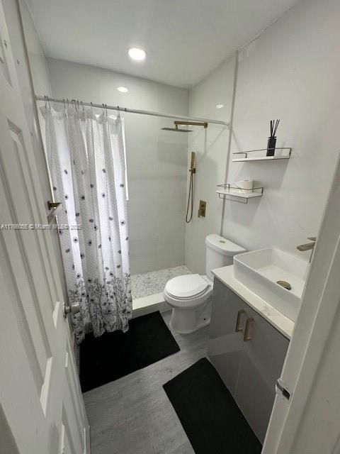 最近售出: $420,000 (3 贝兹, 2 浴室, 910 平方英尺)