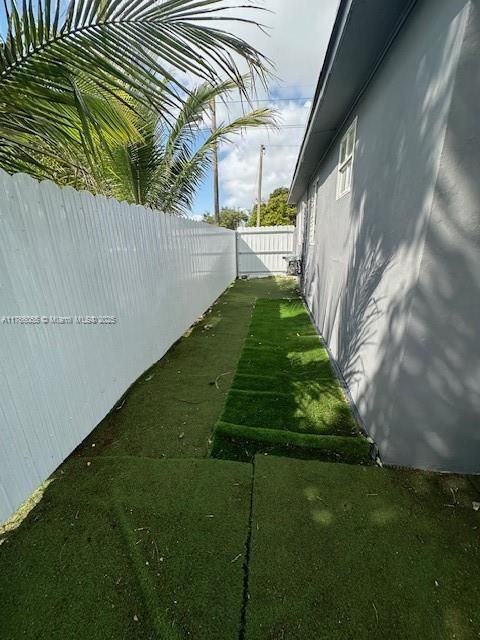 最近售出: $420,000 (3 贝兹, 2 浴室, 910 平方英尺)