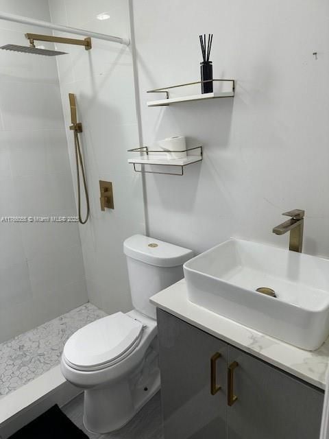 最近售出: $420,000 (3 贝兹, 2 浴室, 910 平方英尺)