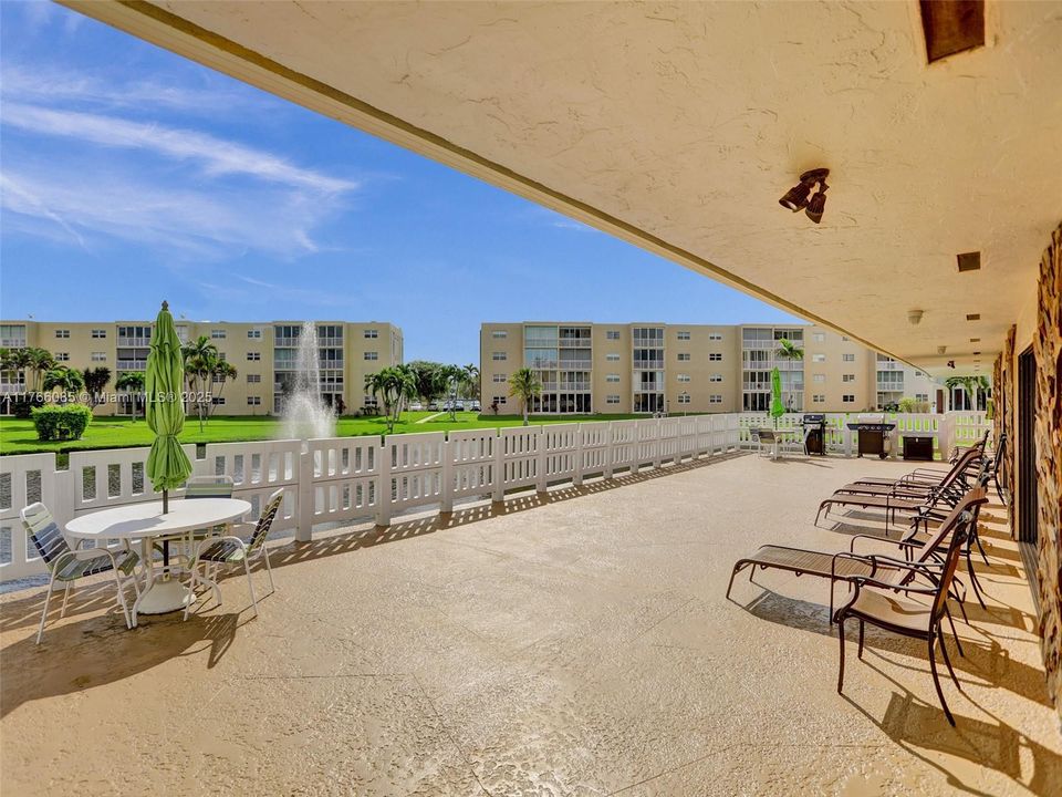 最近售出: $160,000 (1 贝兹, 1 浴室, 800 平方英尺)