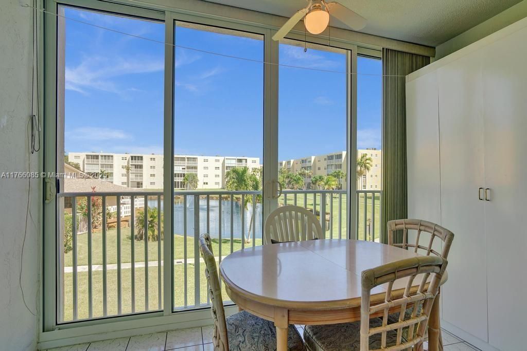 最近售出: $160,000 (1 贝兹, 1 浴室, 800 平方英尺)