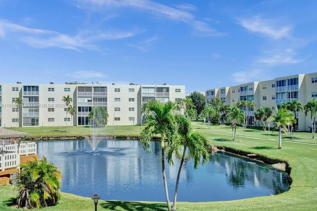 最近售出: $160,000 (1 贝兹, 1 浴室, 800 平方英尺)