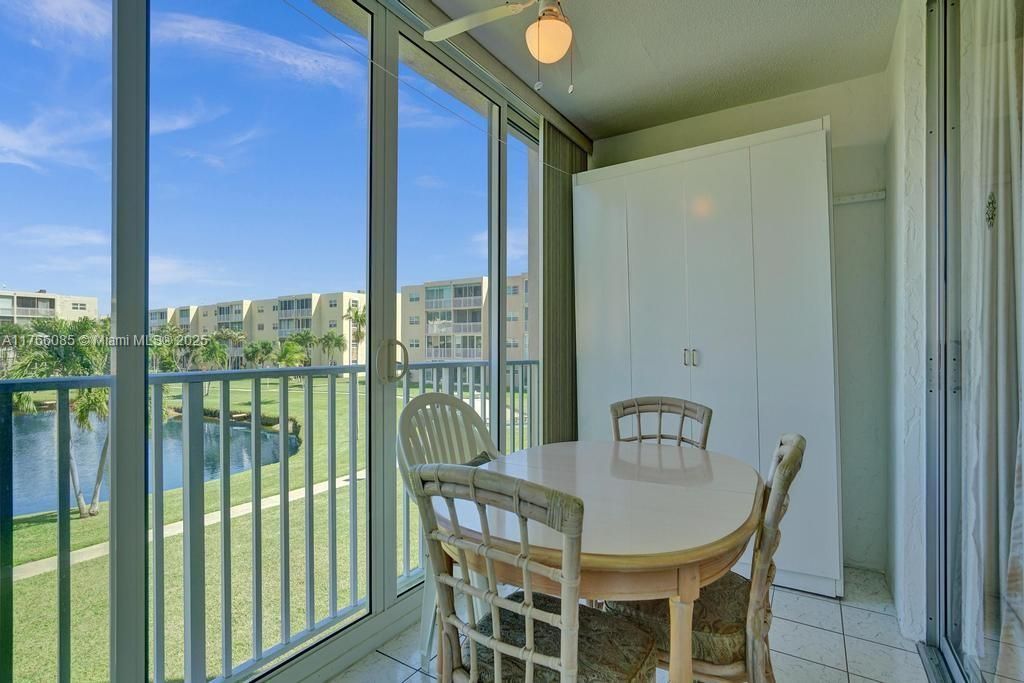 最近售出: $160,000 (1 贝兹, 1 浴室, 800 平方英尺)