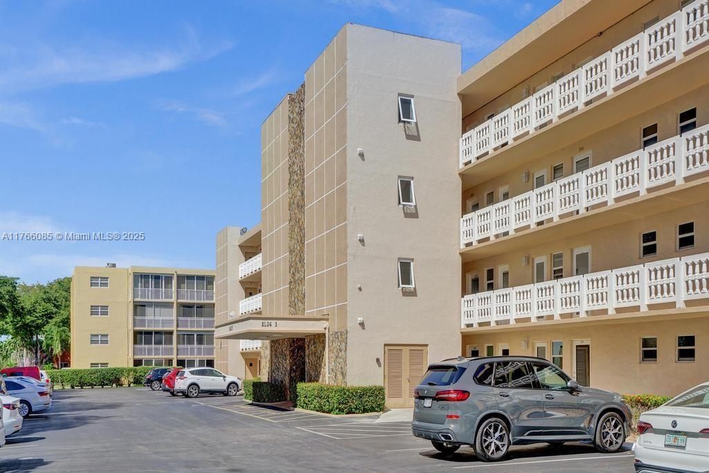 最近售出: $160,000 (1 贝兹, 1 浴室, 800 平方英尺)