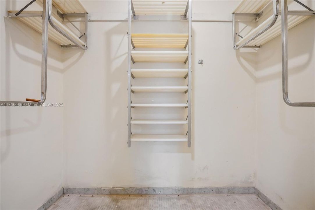 Recently Sold: $649,900 (4 beds, 3 baths, 2727 Square Feet)