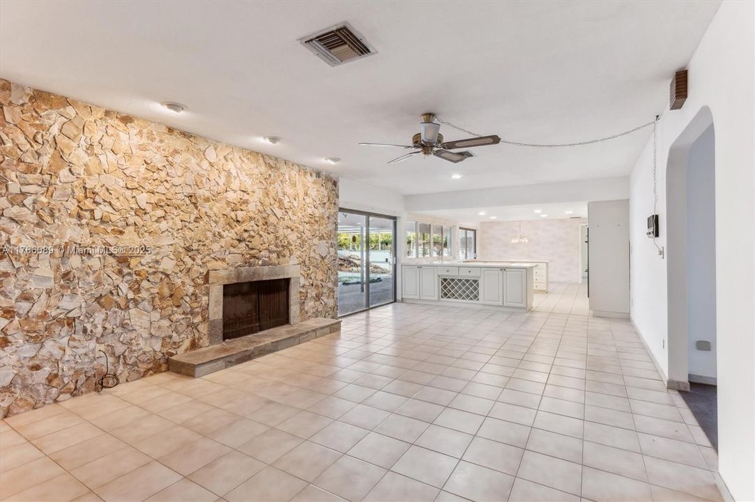 Recently Sold: $649,900 (4 beds, 3 baths, 2727 Square Feet)