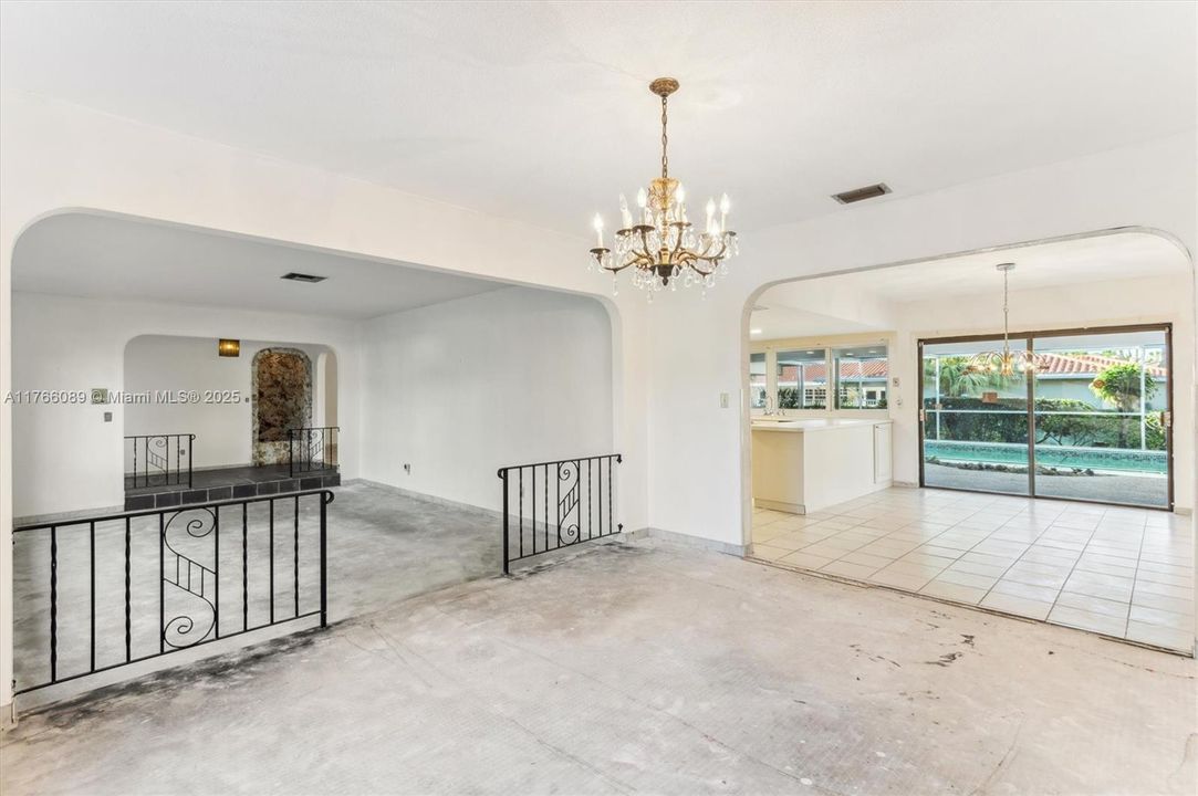 Recently Sold: $649,900 (4 beds, 3 baths, 2727 Square Feet)