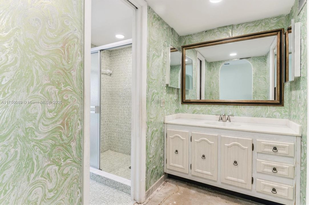 Recently Sold: $649,900 (4 beds, 3 baths, 2727 Square Feet)